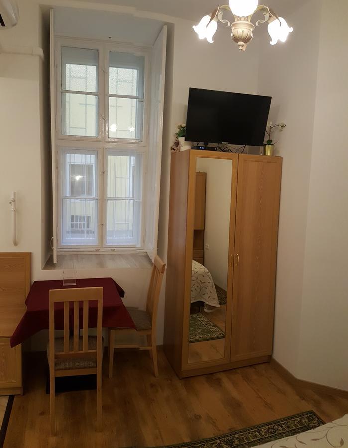 Authentic Akacfa Apartment Будапеща Екстериор снимка