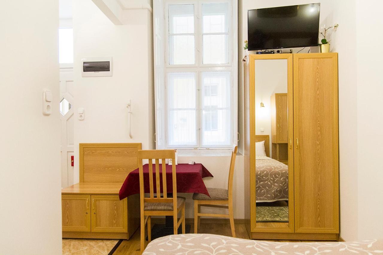Authentic Akacfa Apartment Будапеща Екстериор снимка