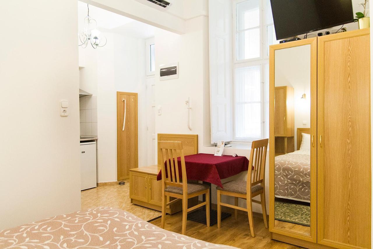 Authentic Akacfa Apartment Будапеща Екстериор снимка