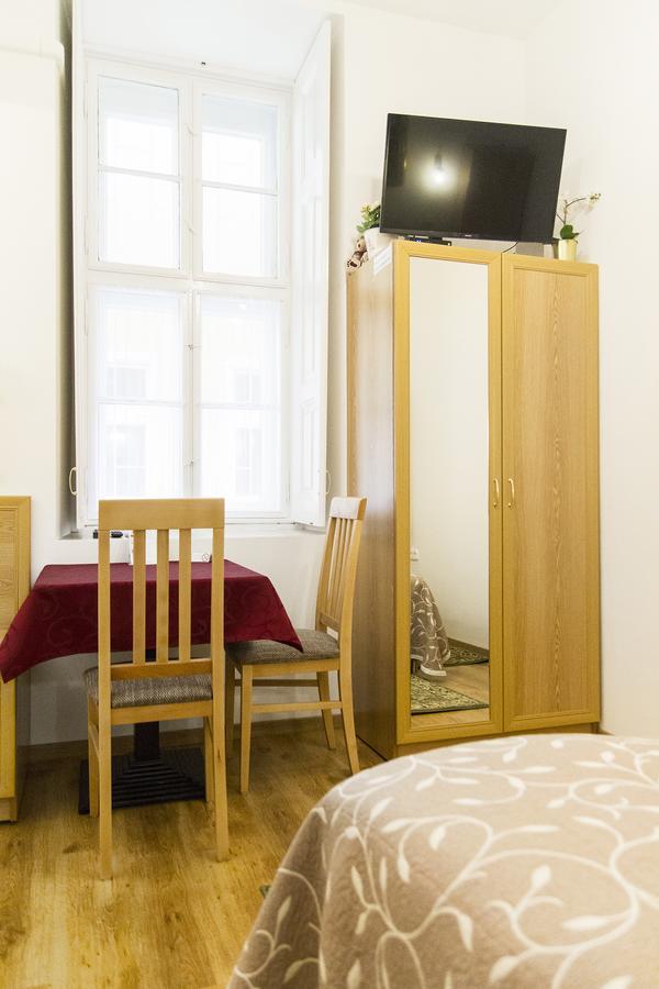 Authentic Akacfa Apartment Будапеща Екстериор снимка