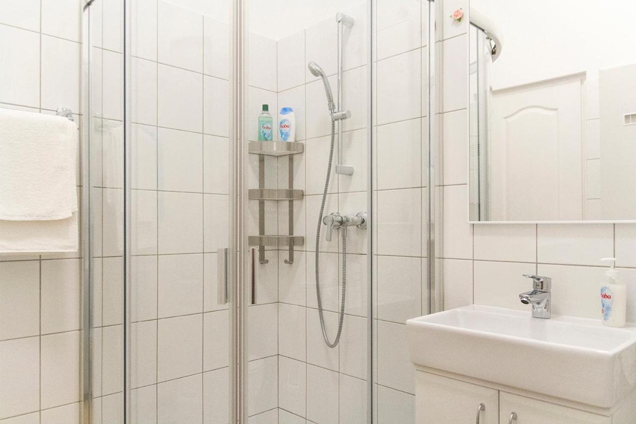 Authentic Akacfa Apartment Будапеща Екстериор снимка