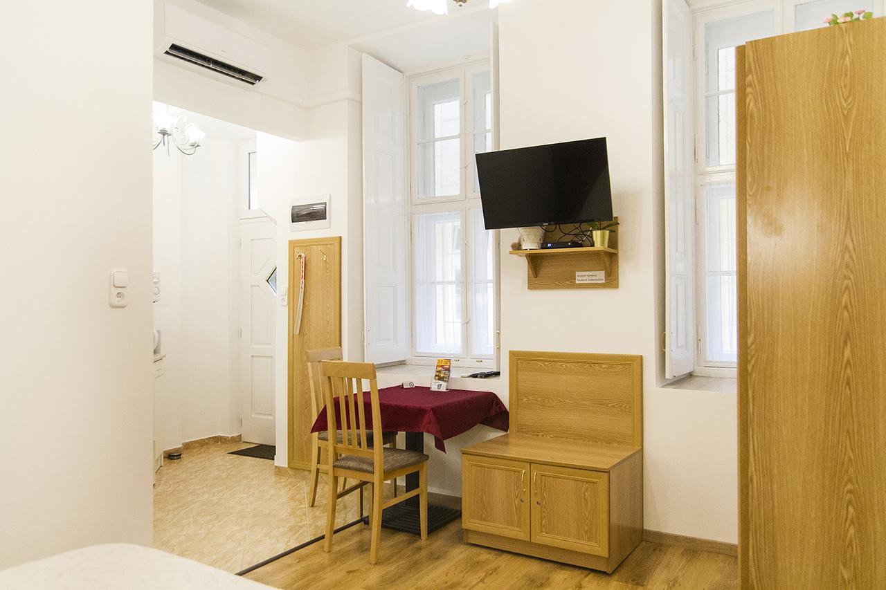 Authentic Akacfa Apartment Будапеща Екстериор снимка